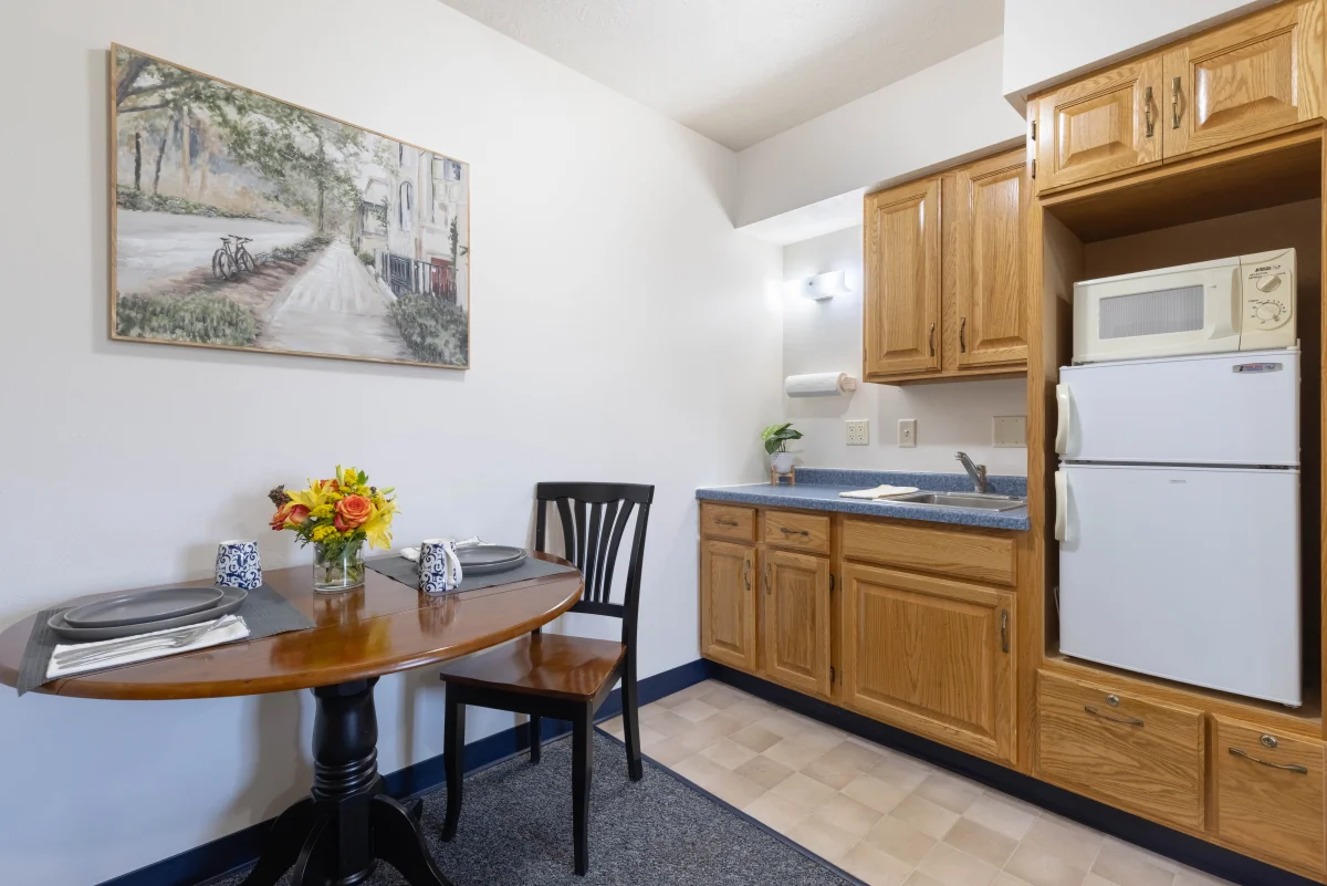 https://www.jaybirdseniorliving16.biz/wp-content/uploads/2023/12/Holstein_Senior_Living_10_1200.webp