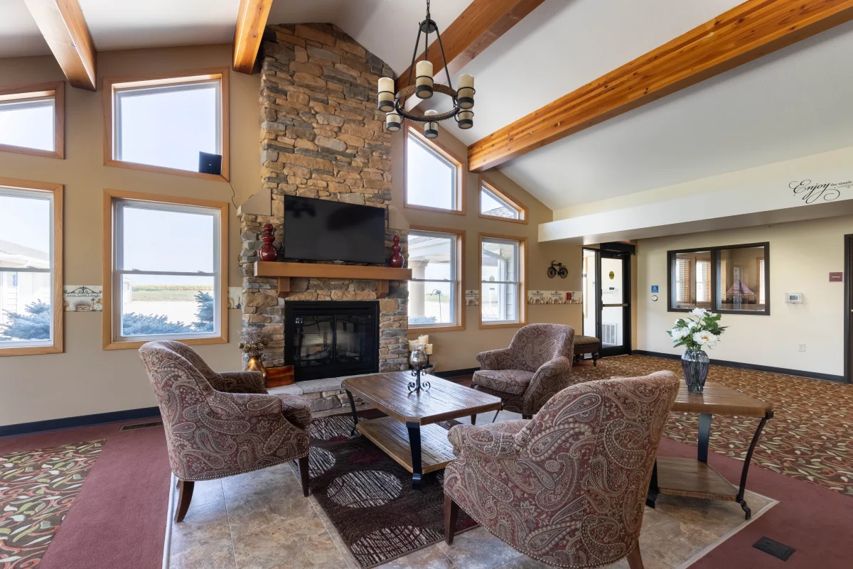 https://www.jaybirdseniorliving16.biz/wp-content/uploads/2023/12/Holstein_Senior_Living_22_1200.webp