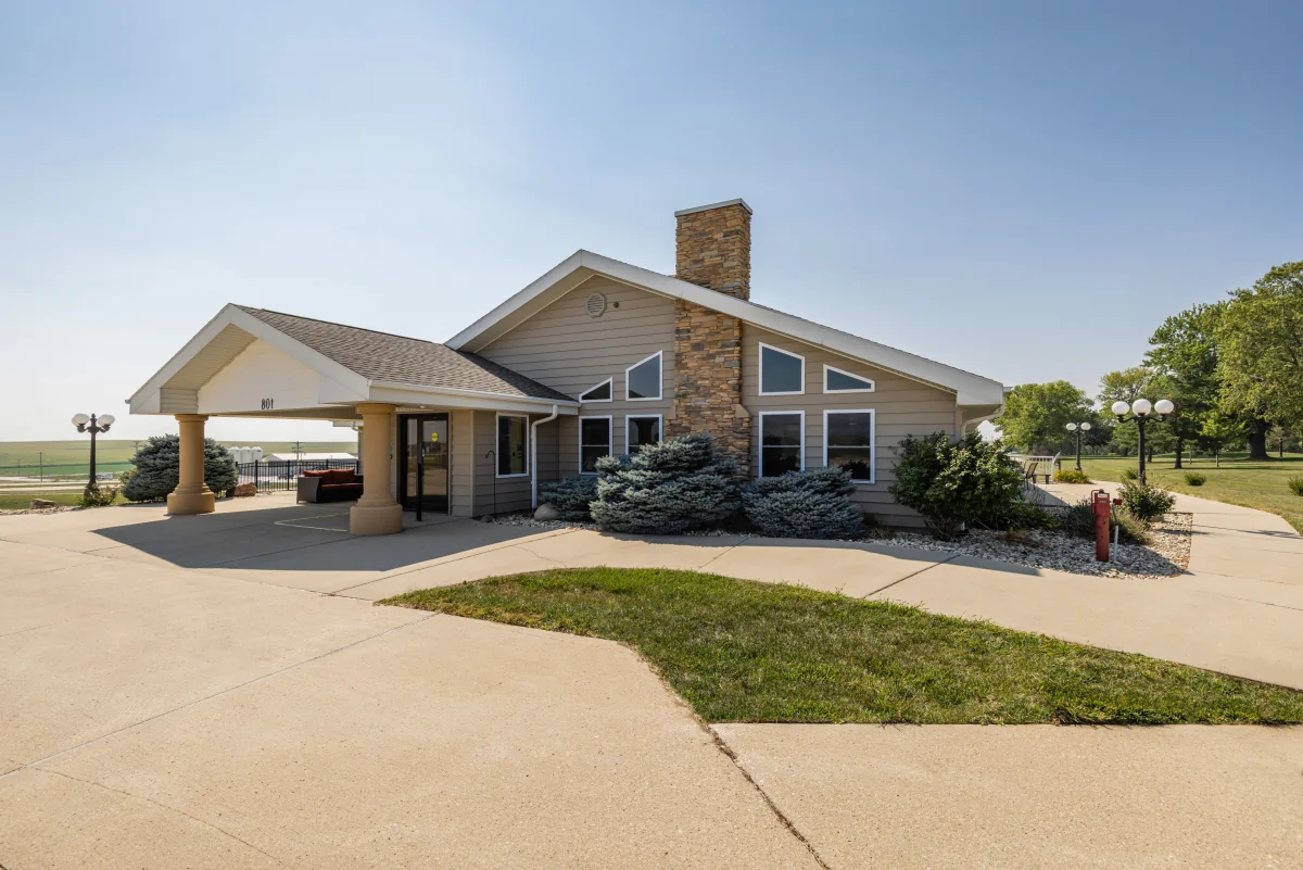 https://www.jaybirdseniorliving16.biz/wp-content/uploads/2023/12/Holstein_Senior_Living_33_1200.webp
