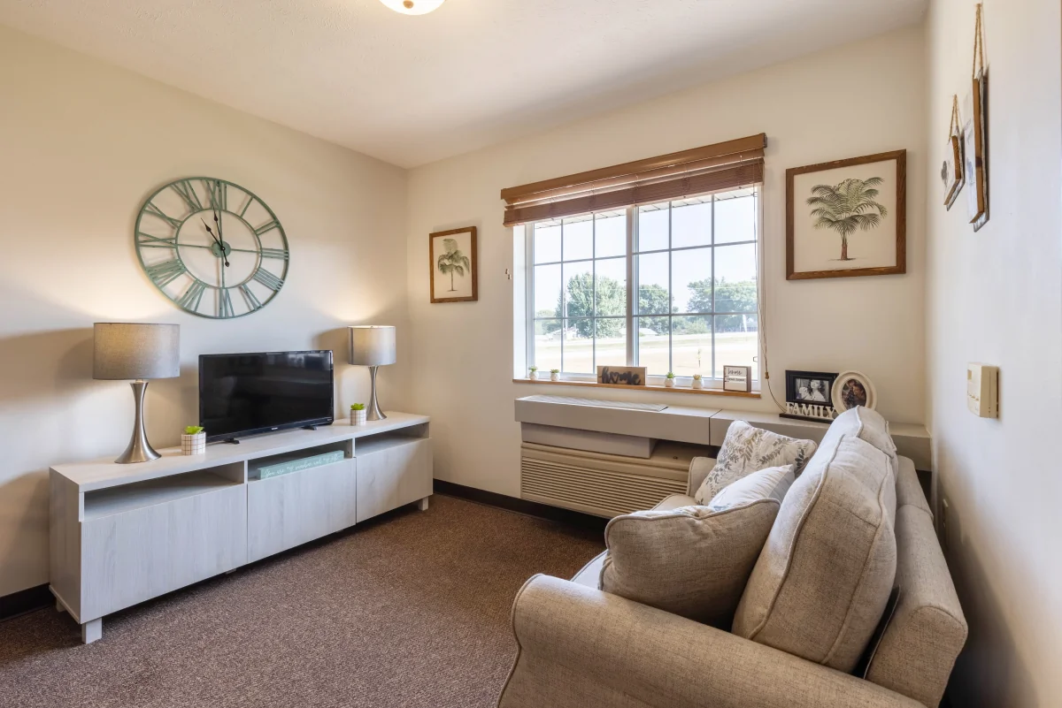 https://www.jaybirdseniorliving16.biz/wp-content/uploads/2023/12/Lawton_Senior_Living_12_1200.webp