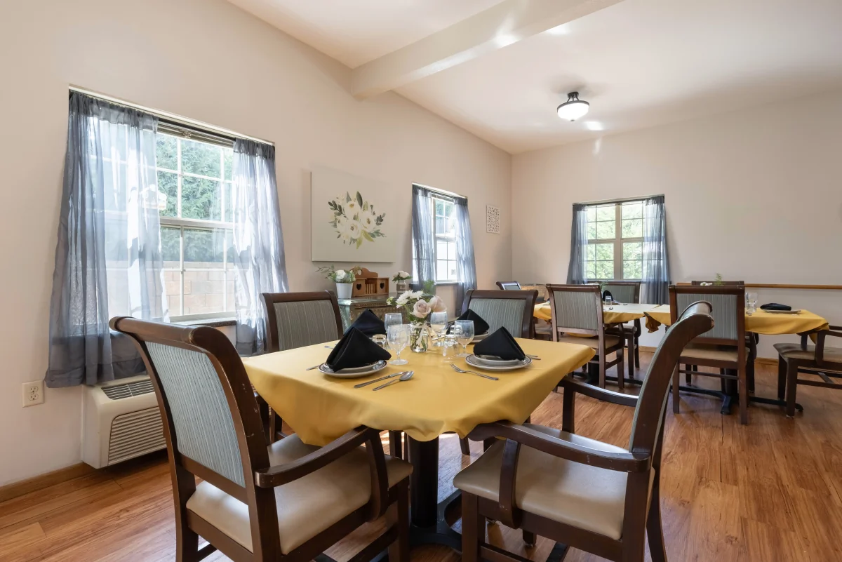https://www.jaybirdseniorliving16.biz/wp-content/uploads/2023/12/Parker_Place_07_1200.webp