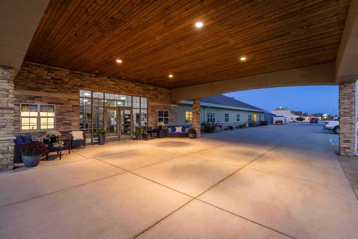 https://www.jaybirdseniorliving16.biz/wp-content/uploads/2023/12/Parker_Place_32_1200.webp